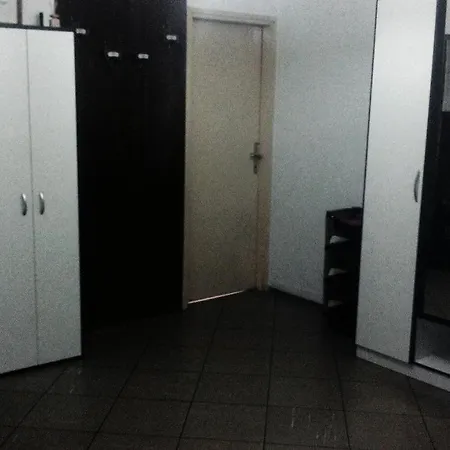 Odlican Apartman Za Vise Osoba U Blizini Grada