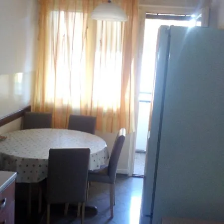 Διαμέρισμα Odlican Apartman Za Vise Osoba U Blizini Grada *