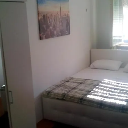 Odlican Apartman Za Vise Osoba U Blizini Grada Апартаменты Сплит